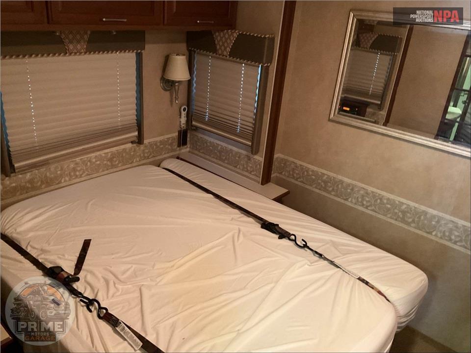 2006 Winnebago M-35A WORKHORSE ADVENTURER SERIES — фото 24