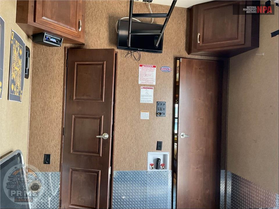 2015 Crossroads Rv LAS VEGAS - ELEVATION TOY HAULER TOY HAULER SERIES — фото 13
