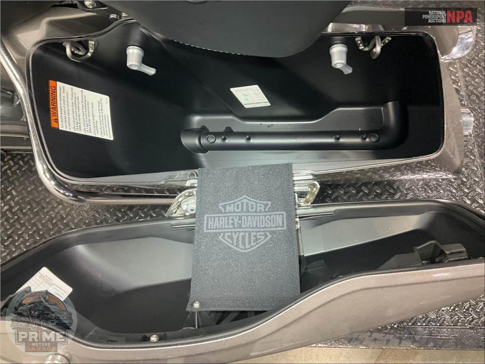 2017 Harley-Davidson FLHTK ULTRA LIMITED — фото 23