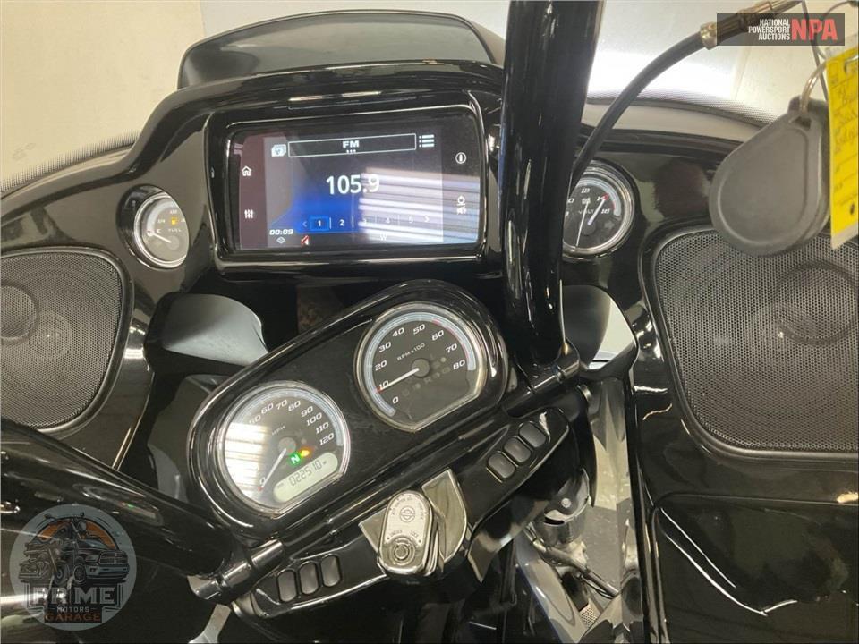 2022 Harley-Davidson FLTRK ROAD GLIDE LIMITED — фото 9