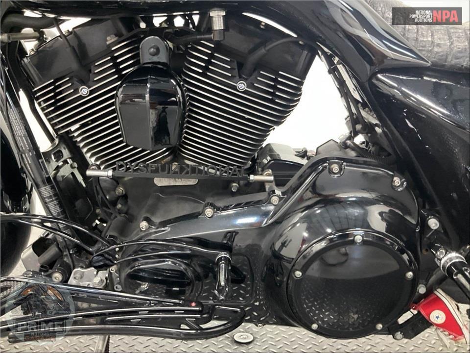 2016 Harley-Davidson FLHXSE CVO STREET GLIDE SPECIAL — фото 7