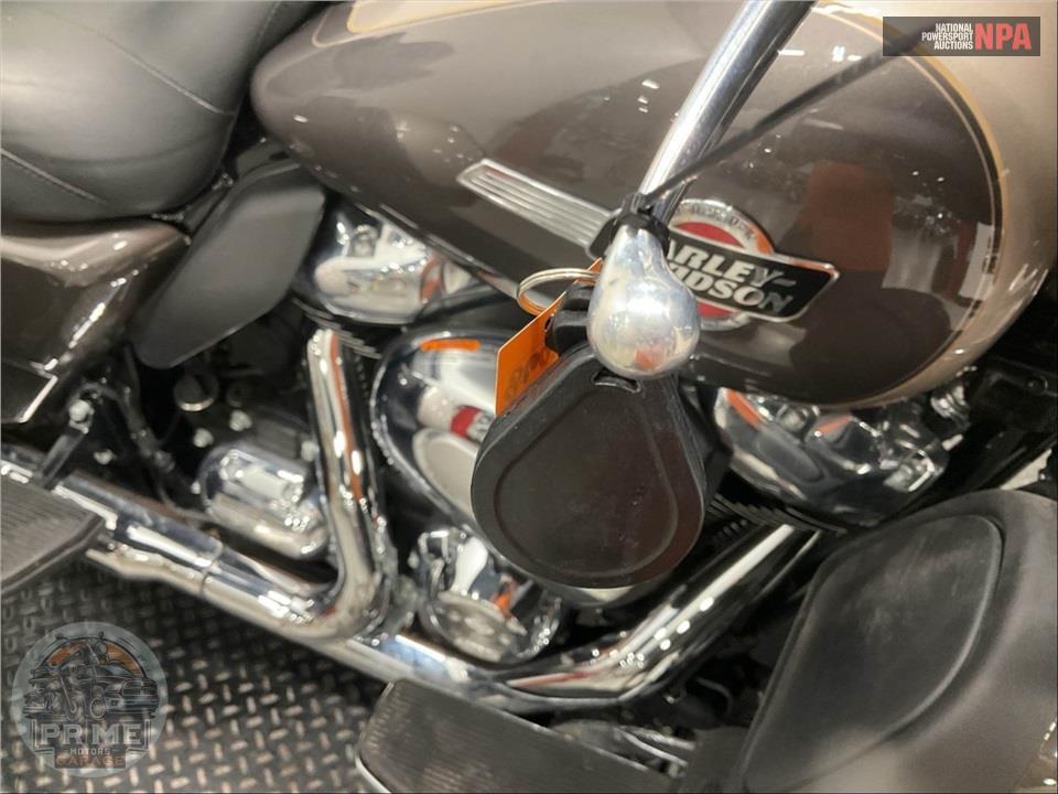 2023 Harley-Davidson FLHTCUTG TRI GLIDE ULTRA CLASSIC — фото 13