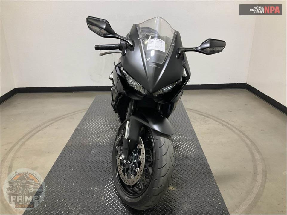 2021 Honda CBR1000RR — фото 2