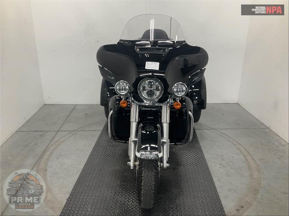 2022 Harley-Davidson FLHTCUTG TRI GLIDE ULTRA CLASSIC — фото 2