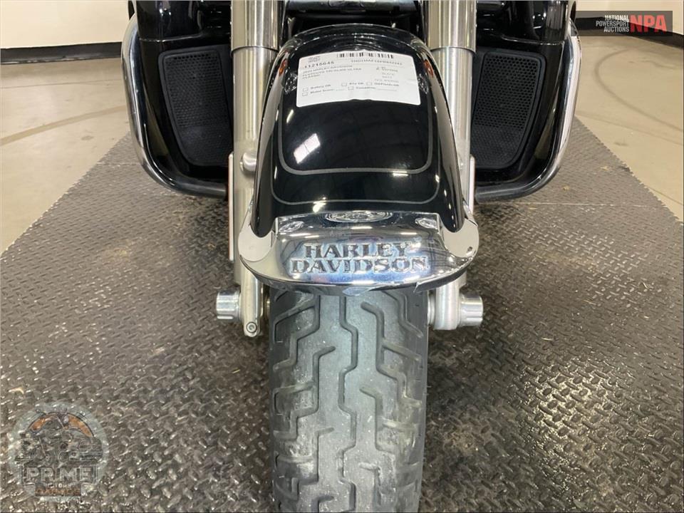 2023 Harley-Davidson FLHTCUTG TRI GLIDE ULTRA CLASSIC — фото 18