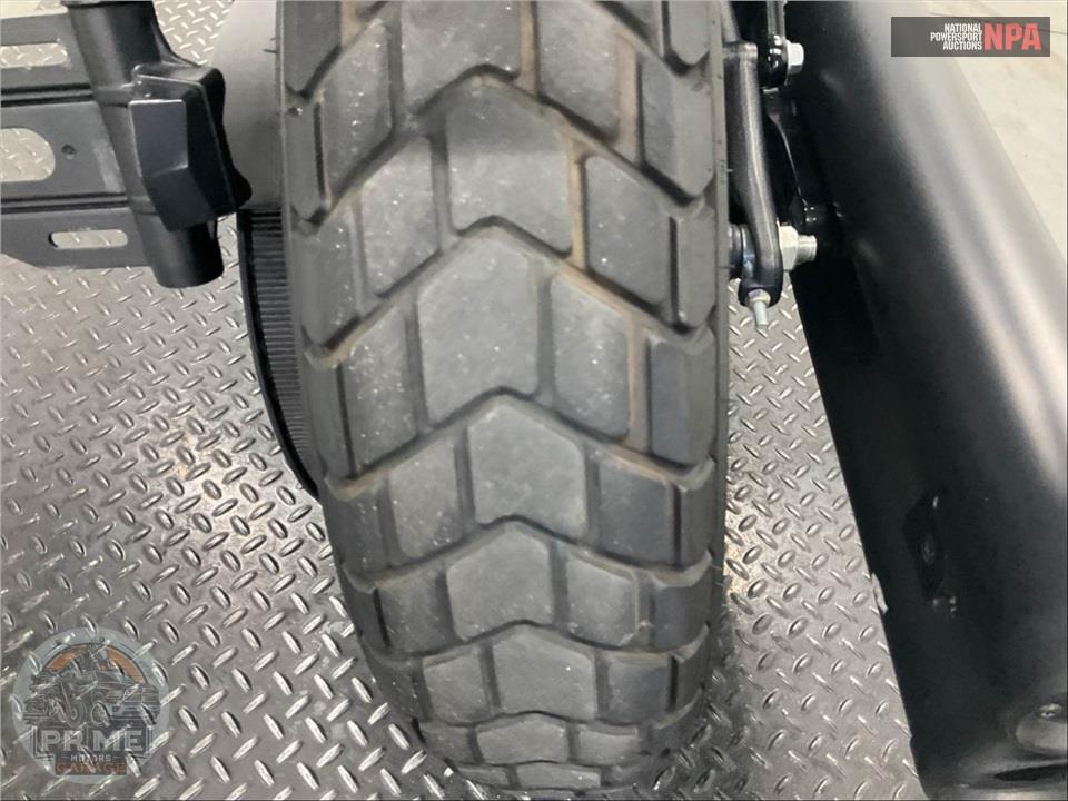 2021 Indian Motorcycle SCOUT BOBBER (ABS, BLACK SMOKE) — фото 16