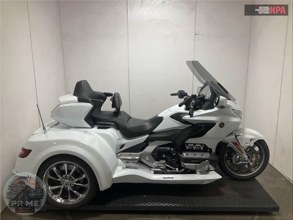 2018 Honda GL1800D GOLDWING TOUR DCT (WHITE) — фото 1