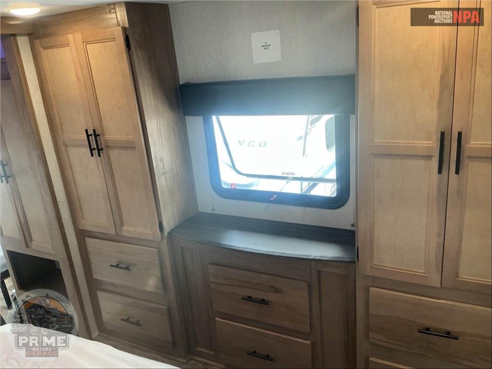 2023 Cherokee By Forest River M-3910SUITE - ARCTIC WOLF FIFTH WHEEL SERIES — фото 16