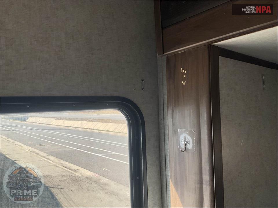 2018 Cherokee By Forest River M-315TBH8 ARCTIC WOLF FIFTH WHEEL SERIES — фото 36