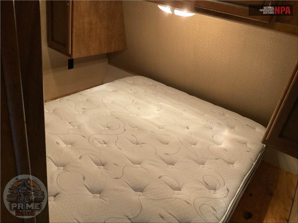2015 Crossroads Rv M-250 RB - ZINGER SERIES — фото 11