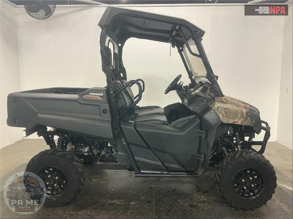 2021 Honda SXS700M2D PIONEER DELUXE (CAMOUFLAGE) — фото 1