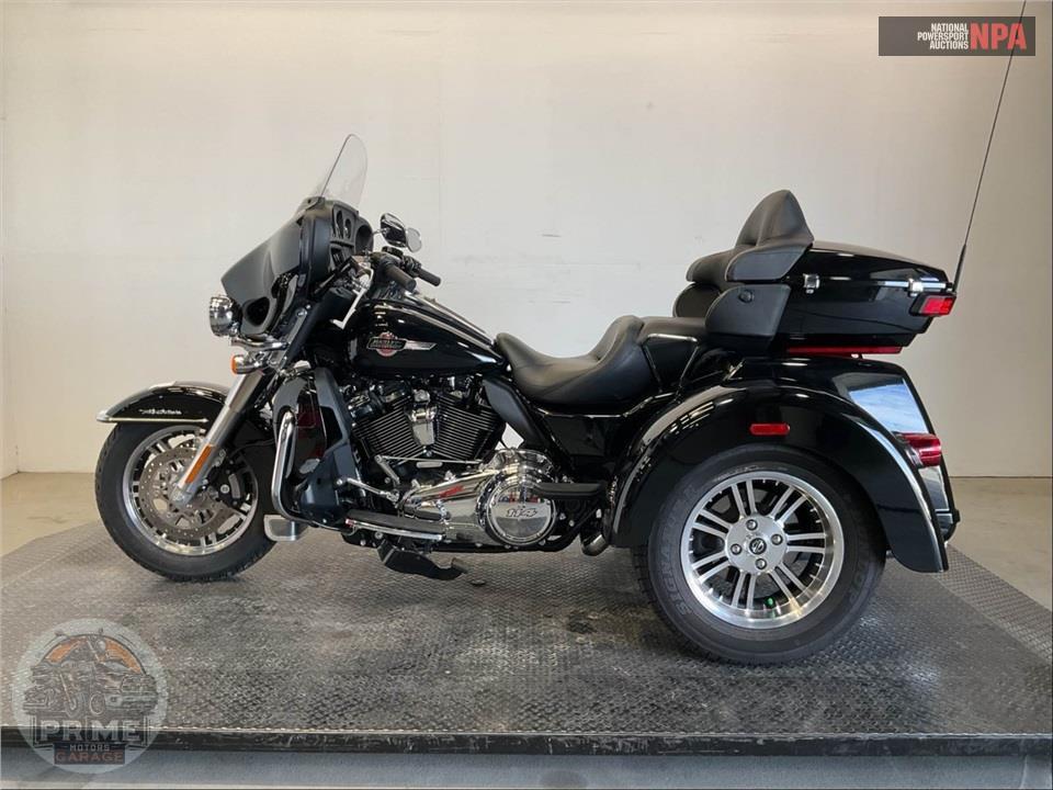 2022 Harley-Davidson FLHTCUTG TRI GLIDE ULTRA CLASSIC — фото 3