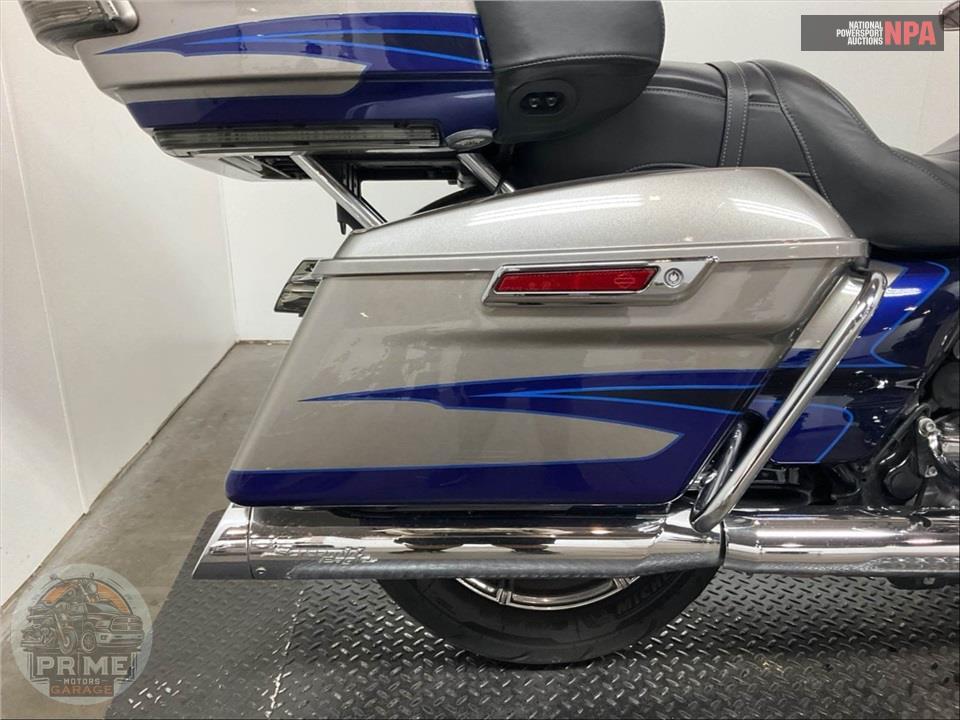 2017 Harley-Davidson FLHTKSE CVO ULTRA LIMITED — фото 18