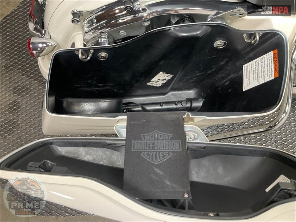 2015 Harley-Davidson FLHXS STREET GLIDE SPECIAL — фото 17