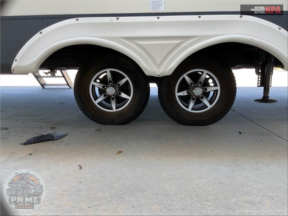 2020 Sierra By Forest River M-3330BH C-CLASS FIFTH WHEEL SERIES — фото 46