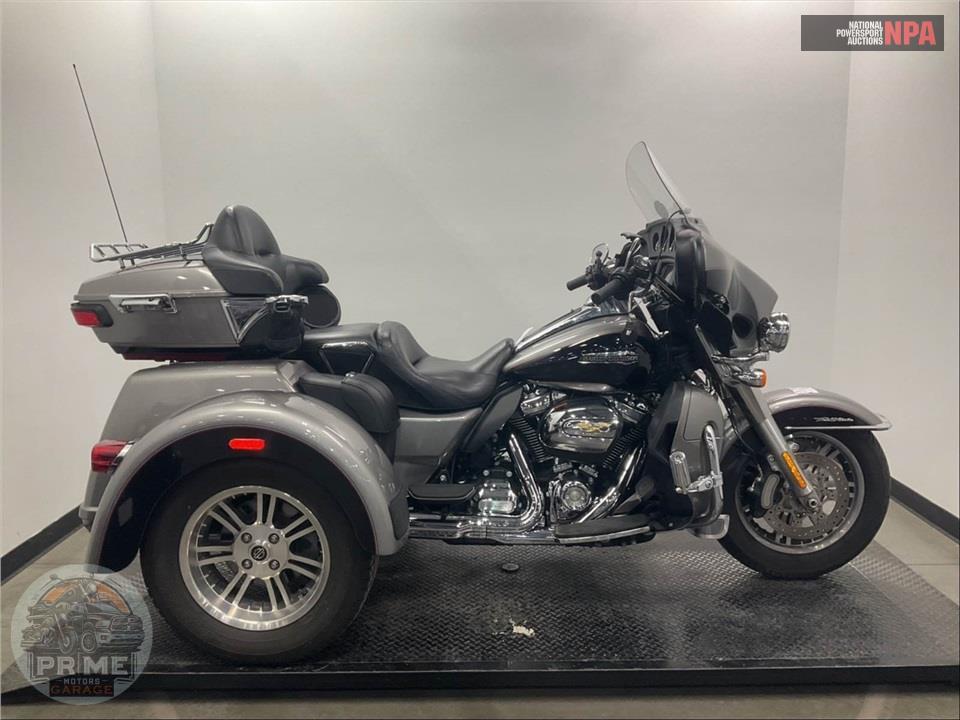 2017 Harley-Davidson FLHTCUTG TRIGLIDE ULTRA CLASSIC — фото 1