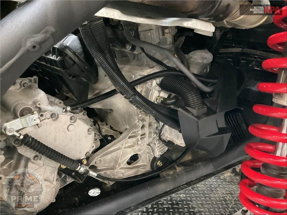 2025 Can-Am MAVERICK X3 MAX DS TURBO (RED & SILVER) — фото 9