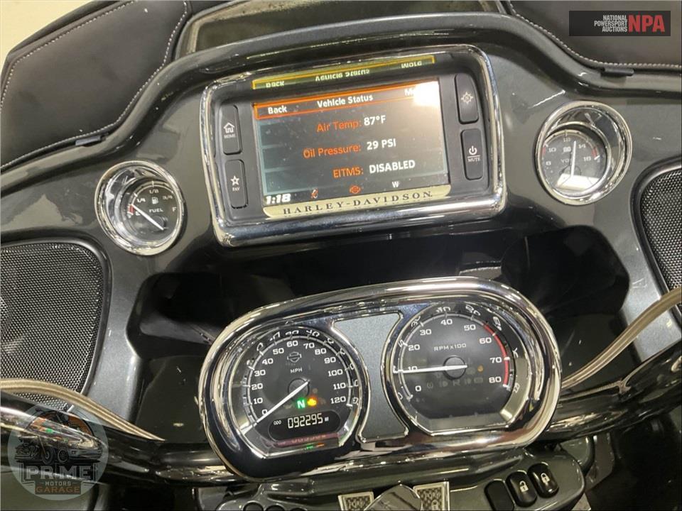 2016 Harley-Davidson FLTRUSE CVO ROAD GLIDE ULTRA — фото 5