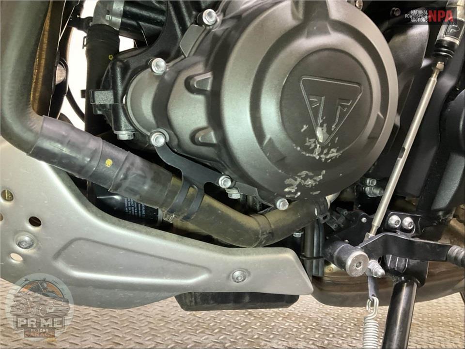 2025 Triumph TRIDENT 660 TRIPLE TRIBUTE EDITION — фото 11