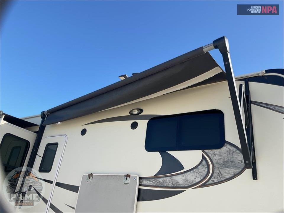 2017 Grand Design Recreational Vehicles M-375RES - SOLITUDE FIFTH WHEEL SERIES — фото 36