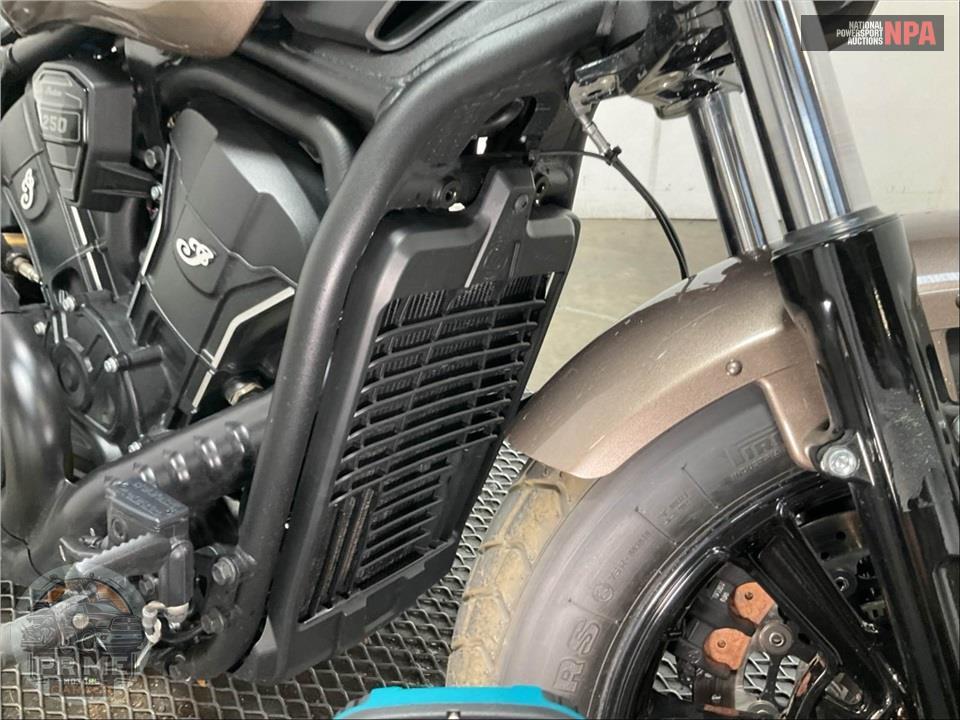 2025 Indian Motorcycle SCOUT BOBBER LIMITED WITH TECHNOLOGY PACKAGE (COLOR METALLIC) — фото 12