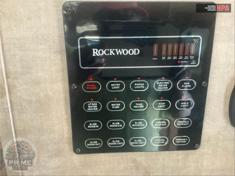 2017 Rockwood By Forest River M-8288WSA - SIGNATURE ULTRA LITE FIFTH WHEEL SERIES — фото 23