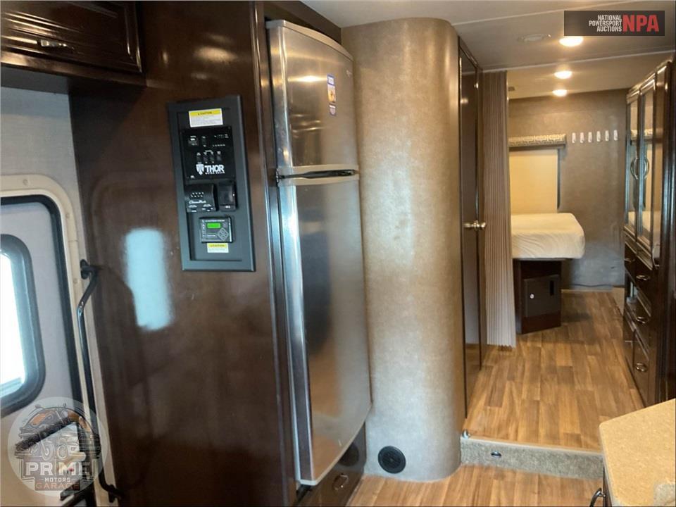 2018 Thor Motor Coach WS31 E450-V10 - QUANTUM SERIES — фото 25
