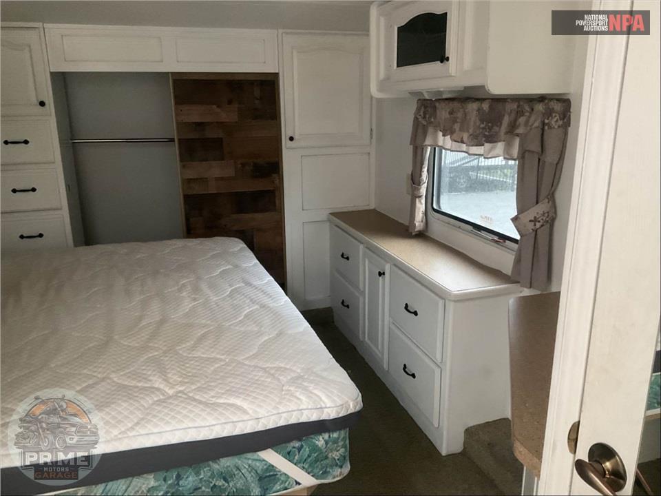 2008 Cedar Creek M-30LSTS (*) - SILVERBACK FIFTH WHEEL SERIES — фото 13