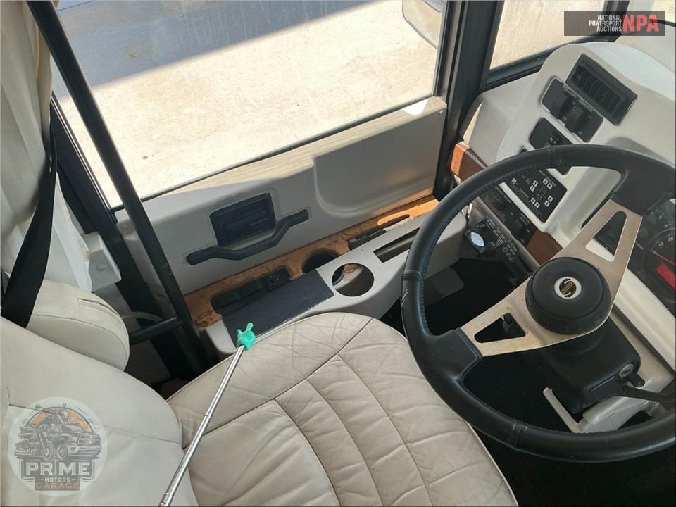 2004 Winnebago M-38G-Ford (**) Adventurer Series — фото 20