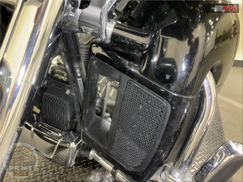 2016 Harley-Davidson FLTRUSE CVO ROAD GLIDE ULTRA — фото 14