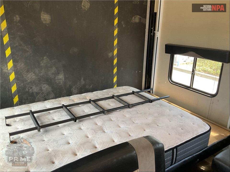 2015 Dutchmen R2600 RUBICON TOY-HAULER TRAVEL TRAILER — фото 18