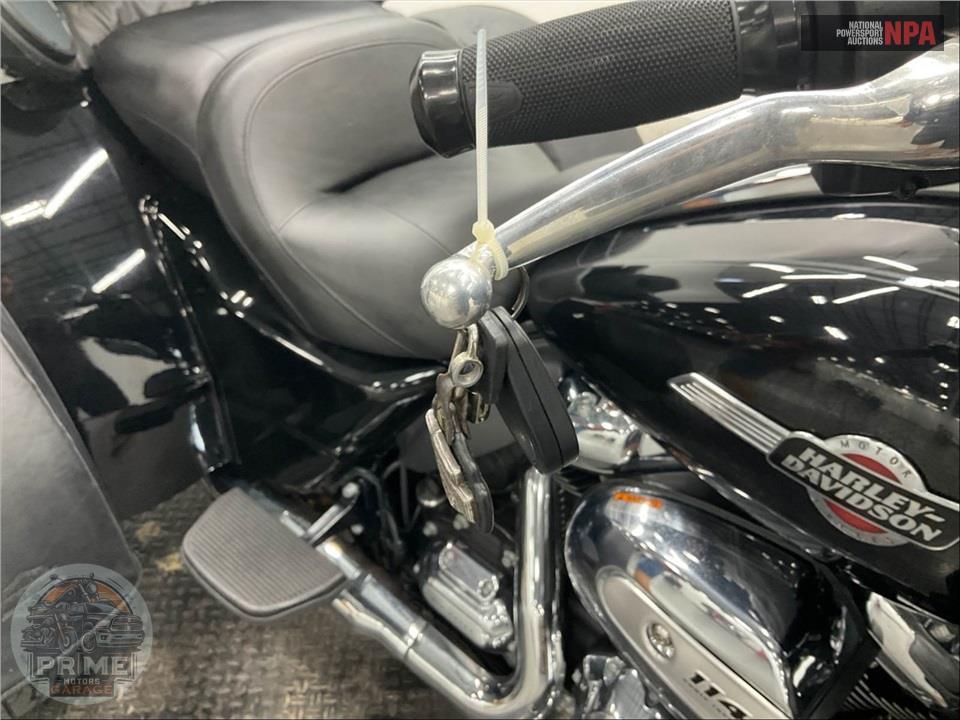 2023 Harley-Davidson FLHTCUTG TRI GLIDE ULTRA CLASSIC — фото 10