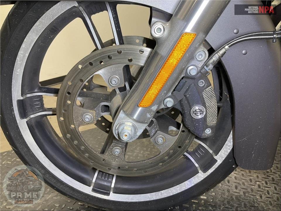 2017 Harley-Davidson FLHXS STREET GLIDE SPECIAL — фото 26