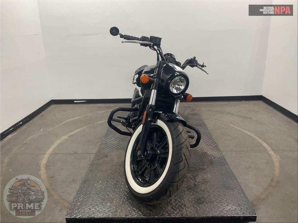 2020 Indian Motorcycle SCOUT BOBBER (ABS, BLACK) — фото 2
