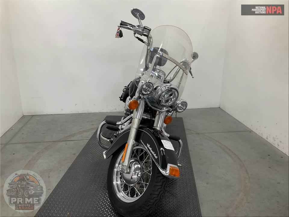 2010 Harley-Davidson FLSTC HERITAGE SOFTAIL CLASSIC — фото 2