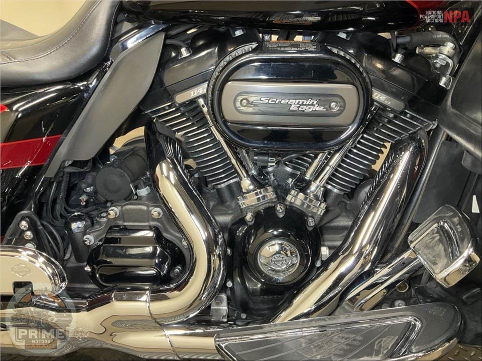 2017 Harley-Davidson FLHXSE CVO STREET GLIDE — фото 6