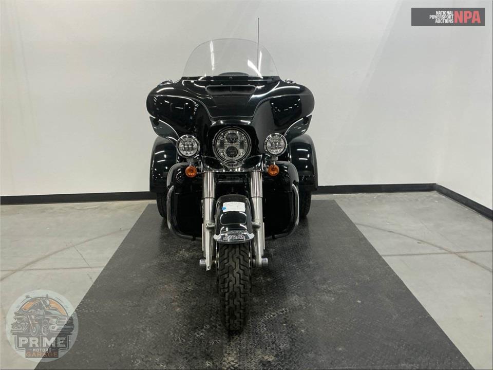 2023 Harley-Davidson FLHTCUTG TRI GLIDE ULTRA CLASSIC — фото 2