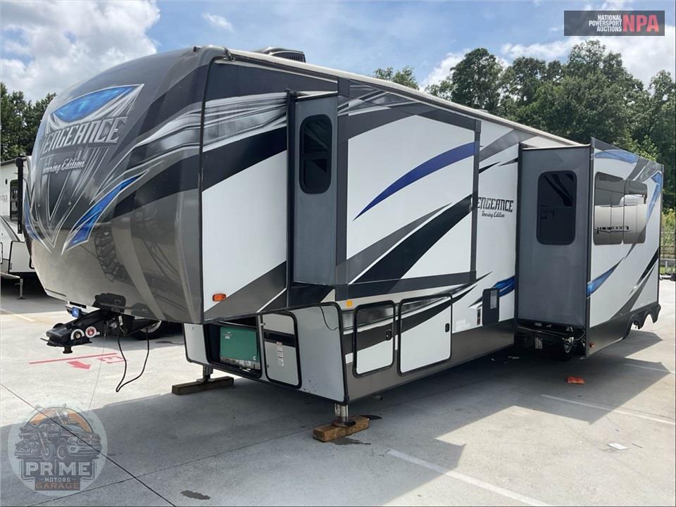 2017 Vengeance By Forest River M-40D12 - TOURING TOY HAULER TOY HAULER SERIES — фото 2