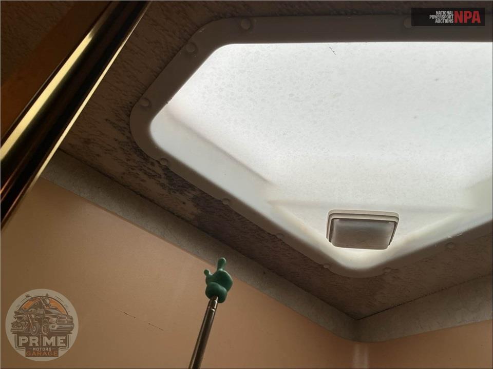 2004 Winnebago M-38G-Ford (**) Adventurer Series — фото 40