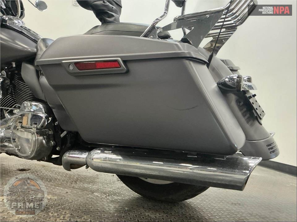 2017 Harley-Davidson FLHXS STREET GLIDE SPECIAL — фото 18
