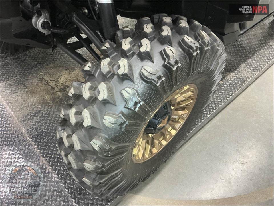 2026 Can-Am DEFENDER X MR HD11 WITH HALF DOORS — фото 15