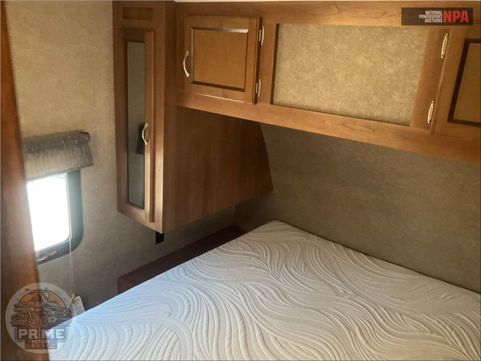 2017 Coachmen By Forest River M-22 TH - CATALINA TRAIL BLAZER TOY HAULER SERIES — фото 11
