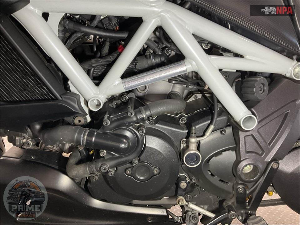 2015 Ducati DIAVEL CARBON WHITE — фото 7
