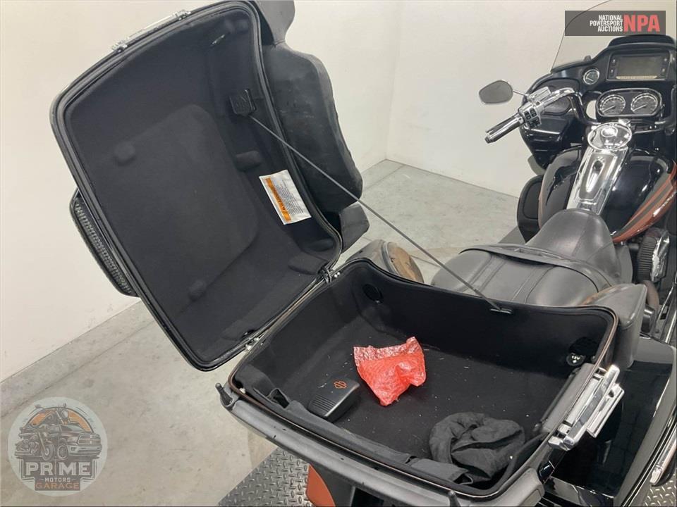 2015 Harley-Davidson FLTRUSE CVO ROAD GLIDE ULTRA — фото 33