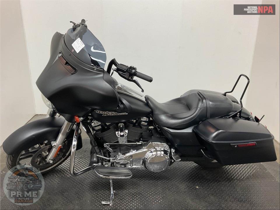2017 Harley-Davidson FLHXS STREET GLIDE SPECIAL — фото 3
