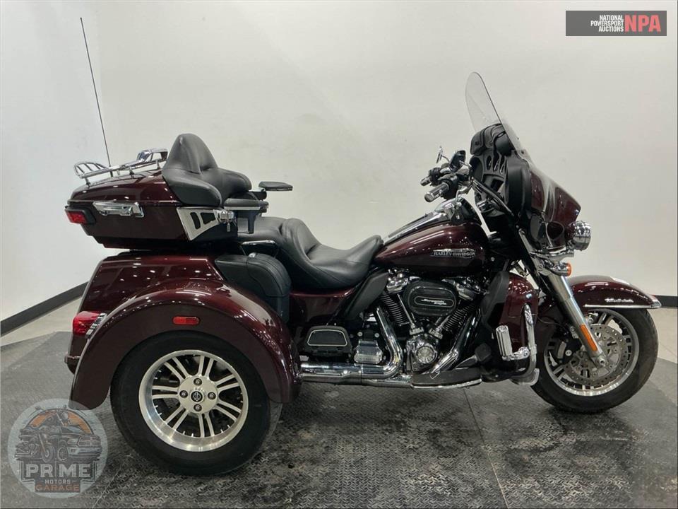 2019 Harley-Davidson FLHTCUTG TRI GLIDE ULTRA — фото 1