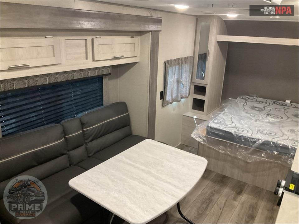 2022 Coachmen By Forest River M-184 FQS - CATALINA SUMMIT SERIES — фото 6
