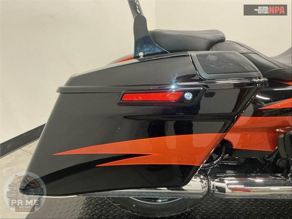 2017 Harley-Davidson FLHXSE CVO STREET GLIDE — фото 22