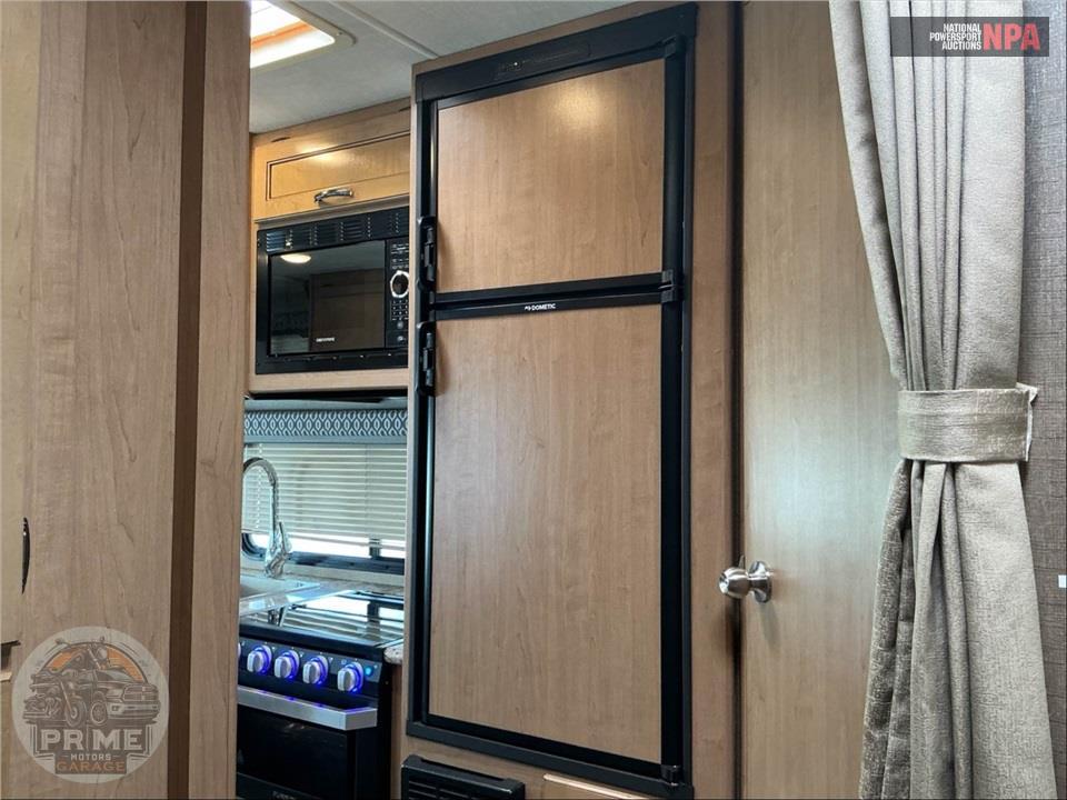 2019 Thor Motor Coach M-22FE E350-V10 - FREEDOM ELITE SERIES — фото 24