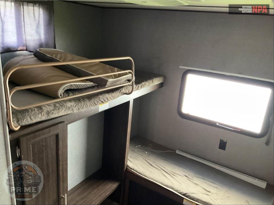 2019 Crossroads Rv M-328 SB - ZINGER SERIES — фото 14